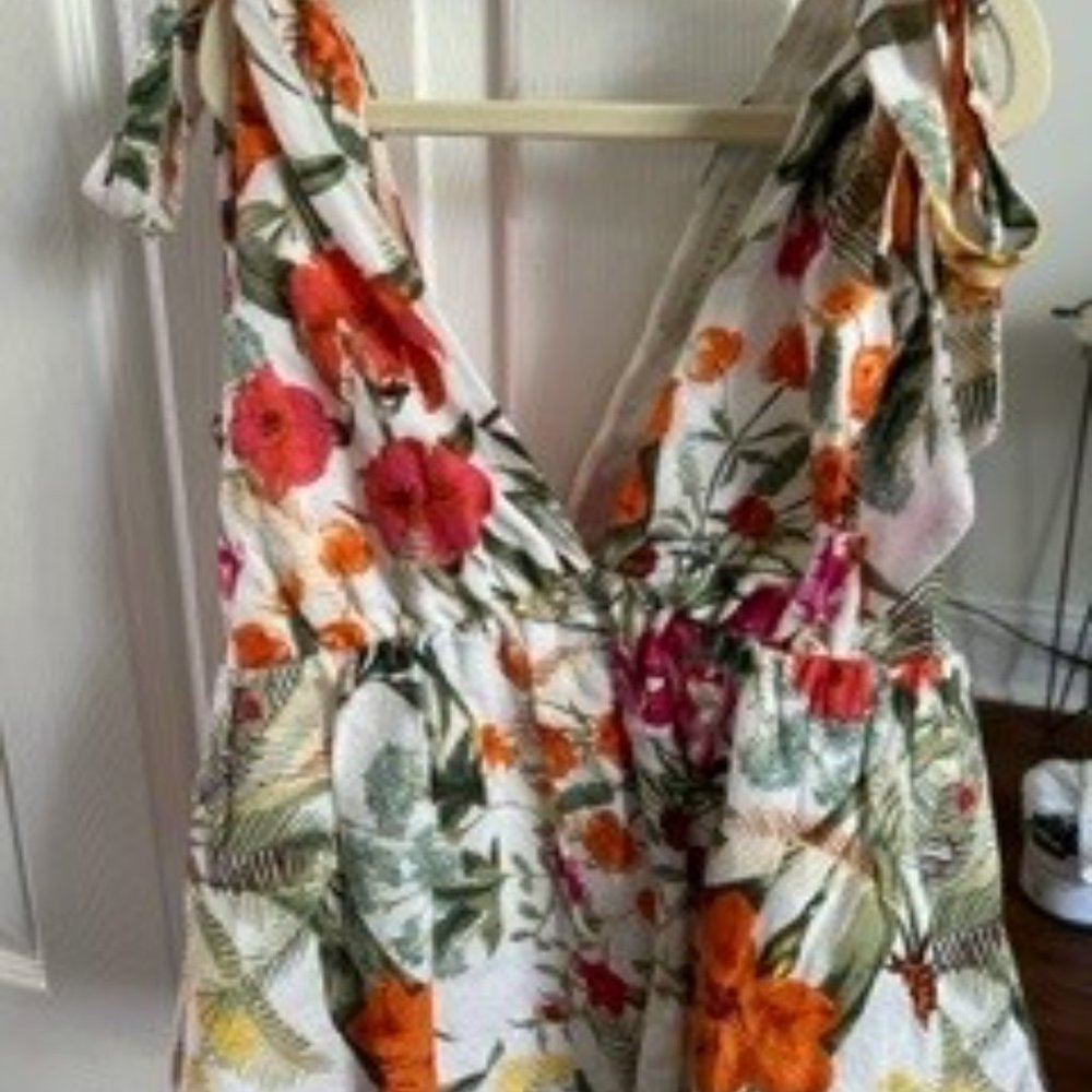 Chelsea & Violet Tropical Floral Print V-Neck Sleeveless Tie Shoulder Top